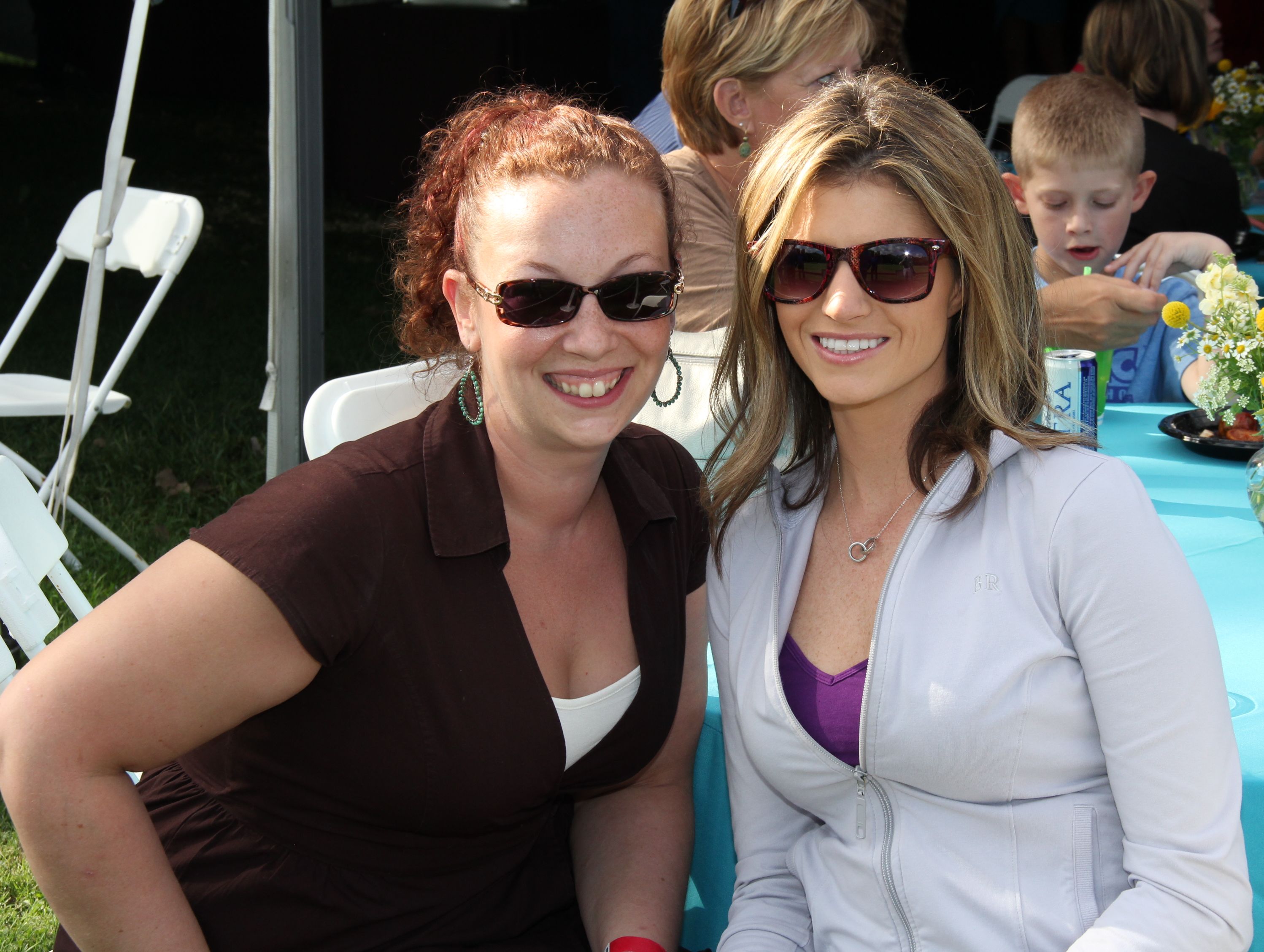 Kelly Hogan, Tiffany Mense